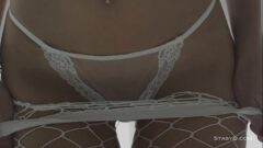 Xnxx Hd indian स्टॉकिंग में श्यामला दो लटके हुए ब्रूजर द्वारा डबल पेनेट्रेट की जाती है